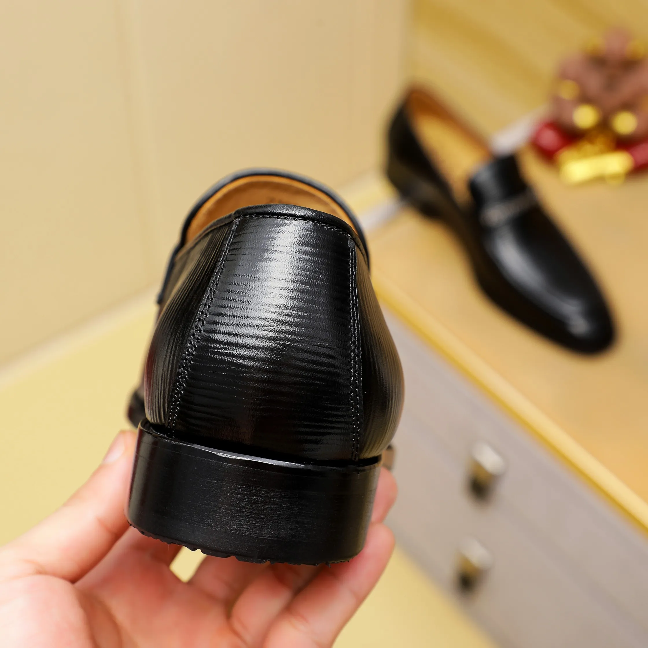 Men's shoes 💰460 🕷🕷🐂【Ferragamo】Ferragamo Popular fashion leather shoes🇨🇳Official website counter 1:1 production, original mold opening💯Good quality can be seen, imported high-end first-layer waxed calfskin, water-dyed🐂leather lining🌿very clear texture, high-quality waterproof, non-slip and wear-resistant outsole🎋high quality and low price, truly handmade🍓2 colors available! Code number 38-44……(45.46.Customized)